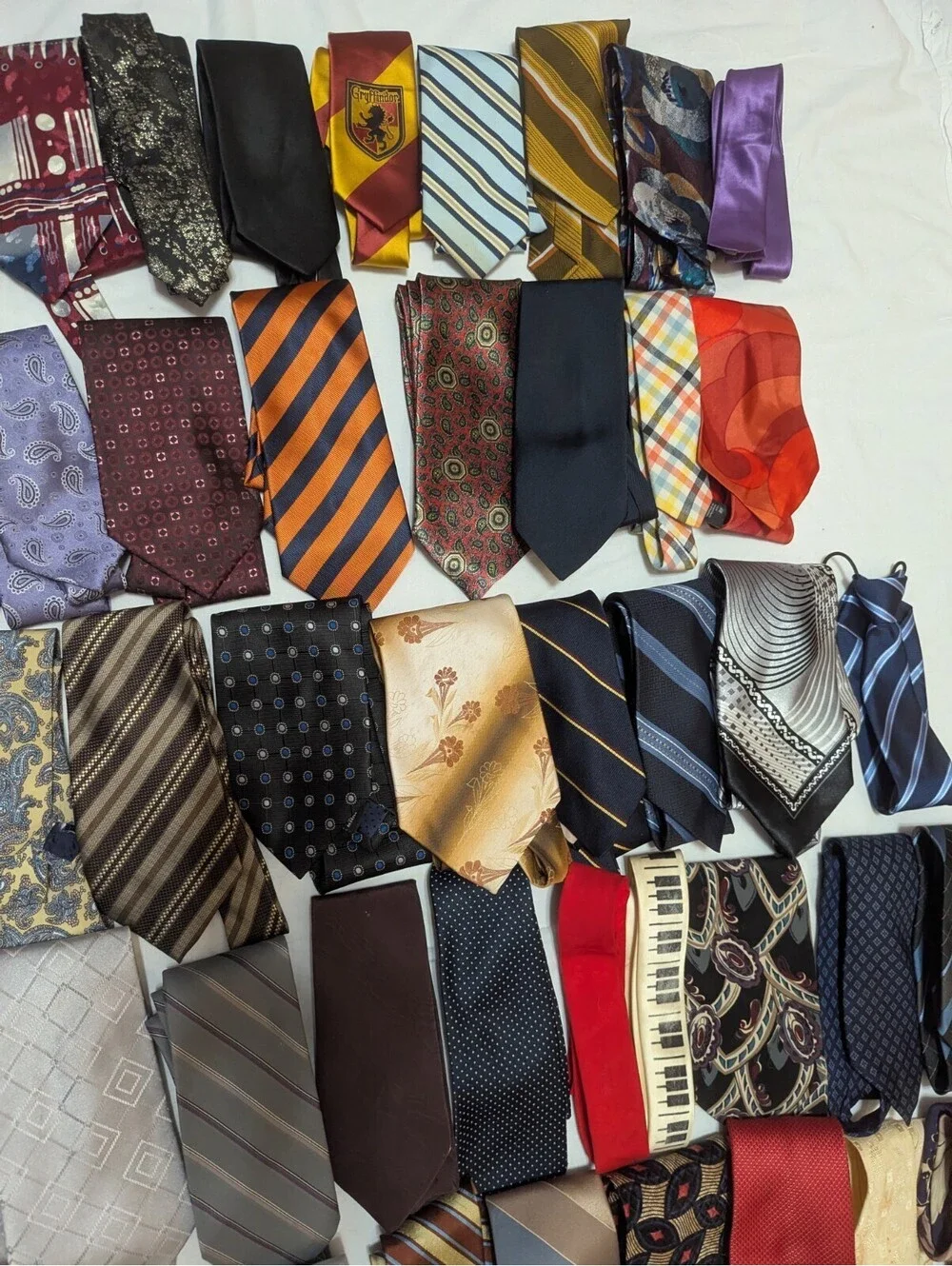 Large Lot of 150 Mens Neckties Ties for Wear Or Crafts Various Brands Colors